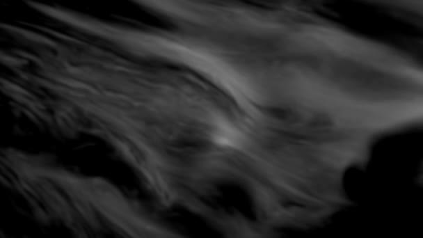 飘渺的孤立的烟在黑色的背景 — 图库视频影像