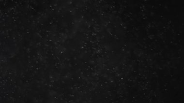 İzole bulut siyah arka plan kabarcık Bokeh toz