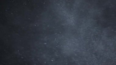 İzole bulut siyah arka plan kabarcık Bokeh toz
