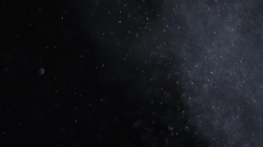 İzole bulut siyah arka plan kabarcık Bokeh toz