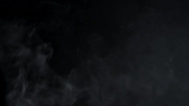 karanlık bulutlar ve yavaş yavaş uçan kirliliği gaz duman