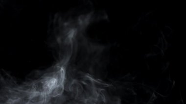 karanlık bulutlar ve yavaş yavaş uçan kirliliği gaz duman