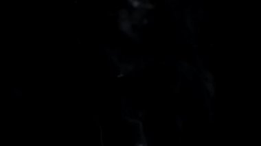 karanlık bulutlar ve yavaş yavaş uçan kirliliği gaz duman