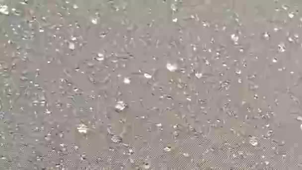 Gotas de agua sobre fondo negro — Vídeos de Stock