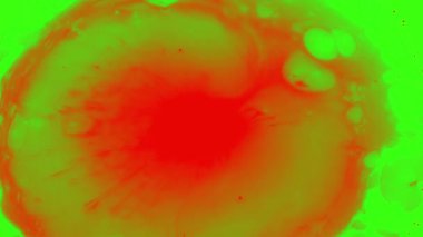 Mürekkep sıçramak yeşil ekran arka planı üzerinde