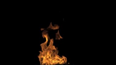 Ateş ateş üfleme sanatçı siyah arka plan