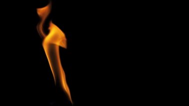 Yangın sanatçı ateş alttan üfleme yanan