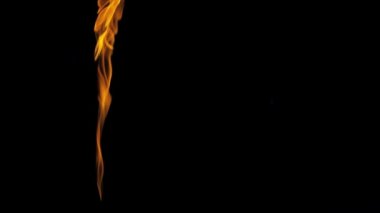 Yangın sanatçı alttan üfleme yanan meşale