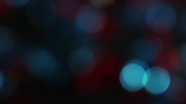 4K Pulsating Of Focus Circular Bokeh Red and Blue — Stock Video