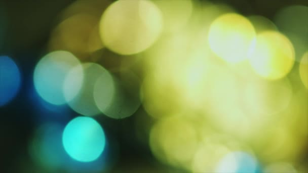 4K Shaky Of Focus circulaire Bokeh jaune et bleu — Video