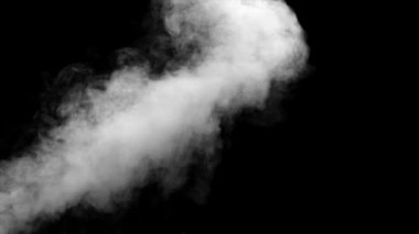 Siyah arka plan tabandan yangın dumanı