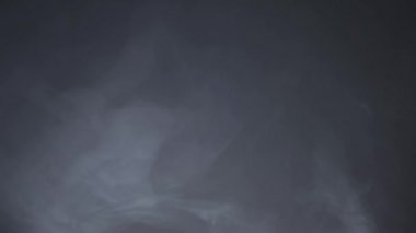 4k yavaş yavaş karşı uzayda yüzer duman