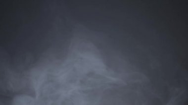 4k yavaş yavaş karşı uzayda yüzer duman