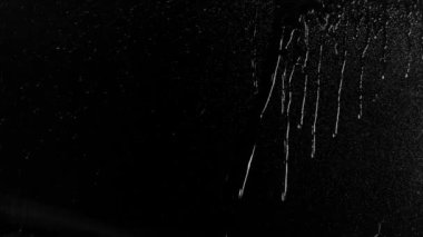 Yağmur cam beyaz su damlaları.