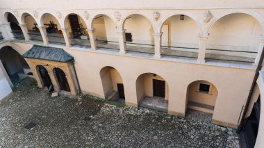 pieskowa skala Kalesi