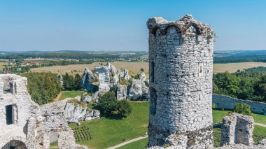 Ogrodzieniec eski kale kalıntıları