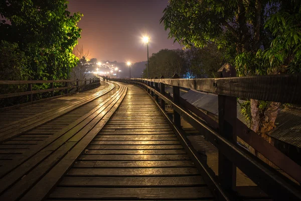 Mon Köprüsü'nün parçası şafak.