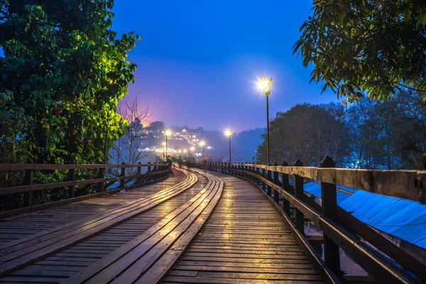 Mon Köprüsü'nün parçası şafak.