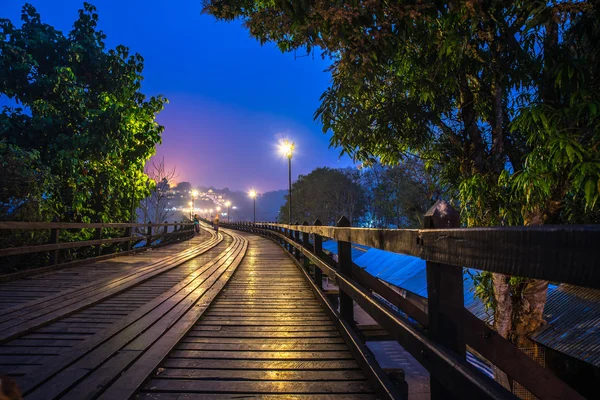 Mon Köprüsü'nün parçası şafak.