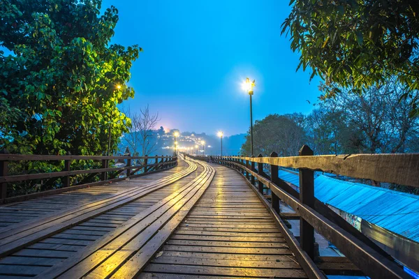 Mon Köprüsü'nün parçası şafak.