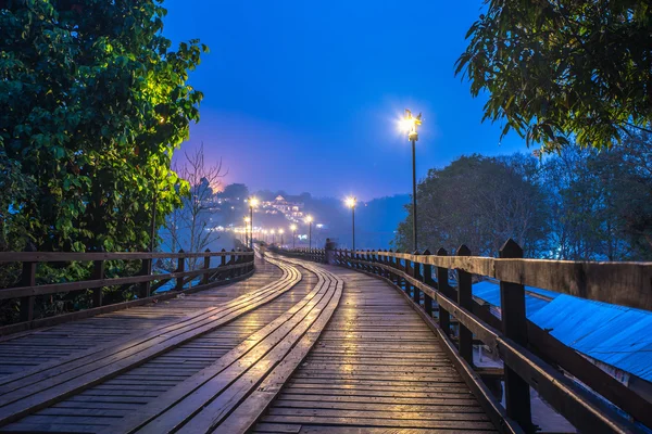 Mon Köprüsü'nün parçası şafak.