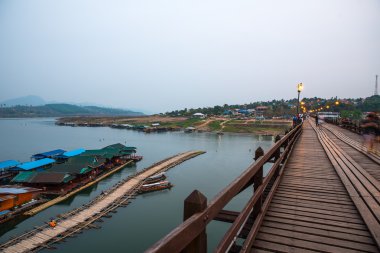 Tayland Pzt köprüde günbatımı.