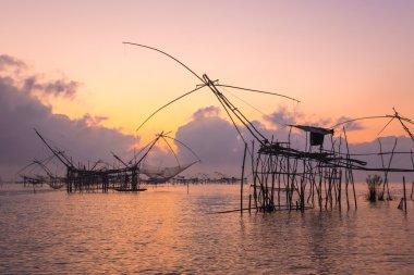 Siluet büyük balık tuzakları şafak net..