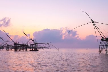 Siluet büyük balık tuzakları şafak net..