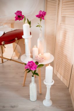 Rahatlatıcı elementlerle güzellik merkezi dekorasyonu