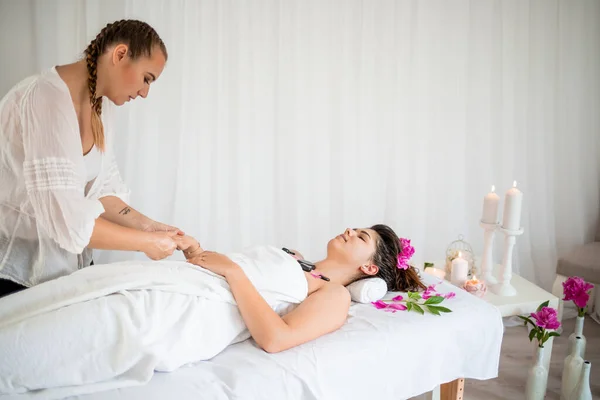 Young Girl Spa Massage Holiday — Stock Photo, Image