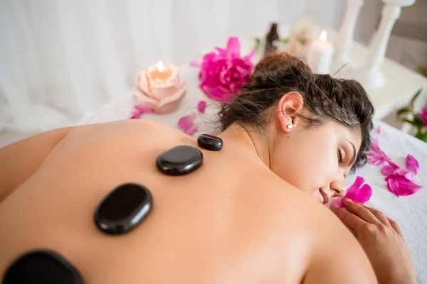 Jong Meisje Spa Massage Vakantie — Stockfoto