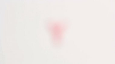 Beyaz arka planda Y harfi keçe. Bulanıklaştırma.