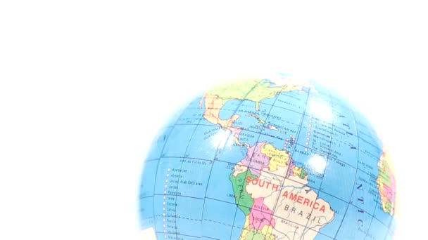 Globe en plastique coloré. Defocus on Northern Hemisphere / Caribbean, South America. Forte à floue . — Video