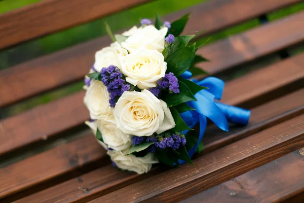 Ramo de boda de rosas blancas — Foto de Stock