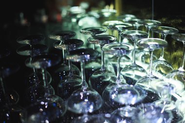 Ters boş gözlük içinde birkaç satır düzenlenmiştir. Odak çerçeve merkezinde