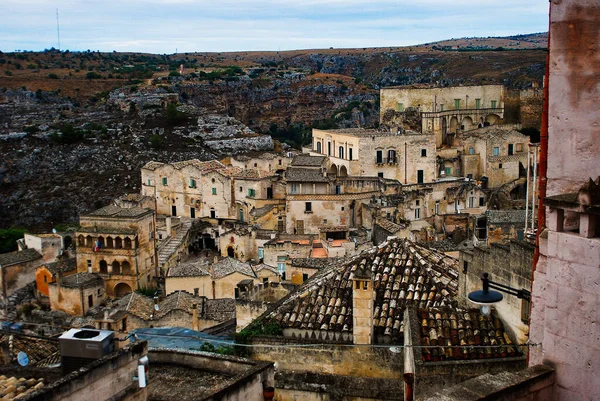 Vista Parte Trasera Matera Por Cañón Del Río Con Subterráneos — Foto de Stock