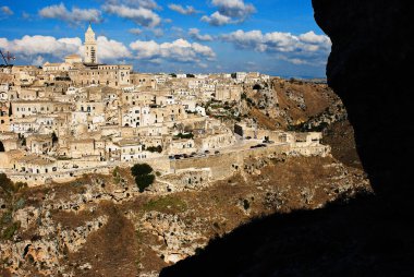 İtalya 'nın en ünlü turizm beldesi Aplulie eski Matera kasabasıdır.
