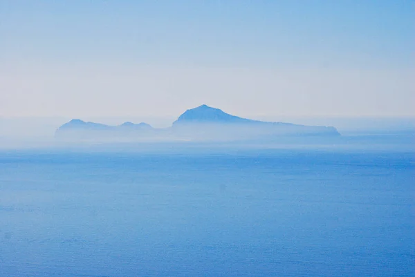 Het Capri Island Uitzicht Van Napoli Golf Lichtblauwe Ochtenden Mist — Stockfoto