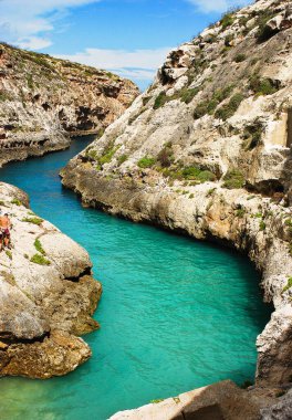 Wied il Mielah Marsalforn 'dan batıya doğru Gozo Maltese adasına doğru yürüdü.