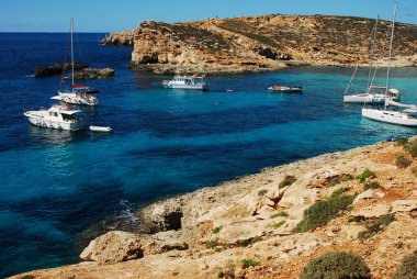 Comino Adası 'ndaki Mavi Göl, Malta adalarındaki en ünlü turizm merkezidir.