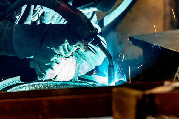 Saldatore Metalli Lavoro Officina Elettromeccanica — Foto Stock