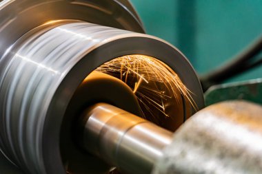 Silindirik öğütme makinesindeki bir parçanın iç gıcırtısı.