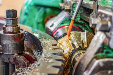 Mekanik endüstri, vites kesme, dişli ve şaftlı imalat, fabrika makası, petrol soğutmalı.