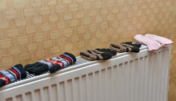 Winter Woolen Baby Mittens Dry Heater Getting Wet — Stock Photo, Image