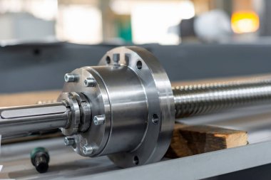 Endüstriyel makine endüstrisinde top vidası.