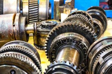 cnc makine aracının vites kutusunun sürtünme debriyajı.