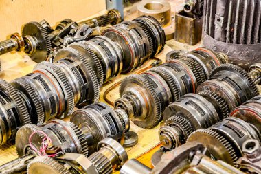 cnc makine aracının vites kutusunun sürtünme debriyajı.