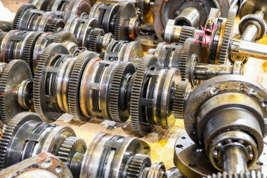 cnc makine aracının vites kutusunun sürtünme debriyajı.