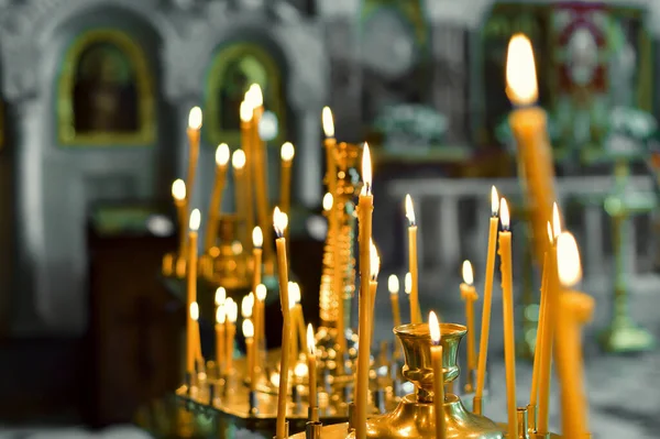 Płonące Świece Kościelne Oddawanie Czci Bogu Świątyni — Zdjęcie stockowe