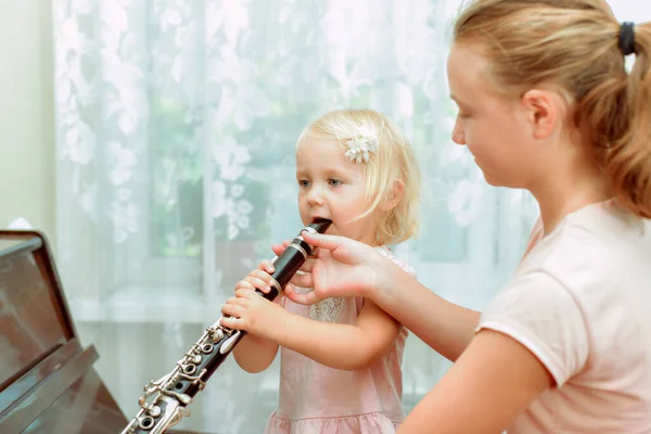 Young Teacher Shows How Play Clarinet Correctly — Fotografia de Stock